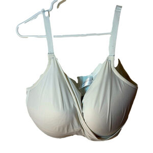 Pennington’s Deesse white padded bra Size 44G